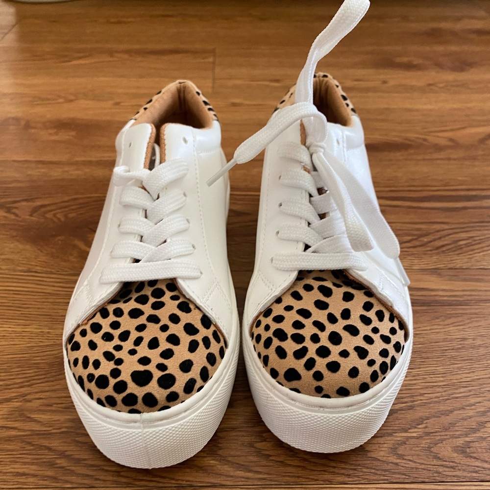 NWOT Altard State Size 5.5 White Lace Up Leather Leopard Print Sneakers